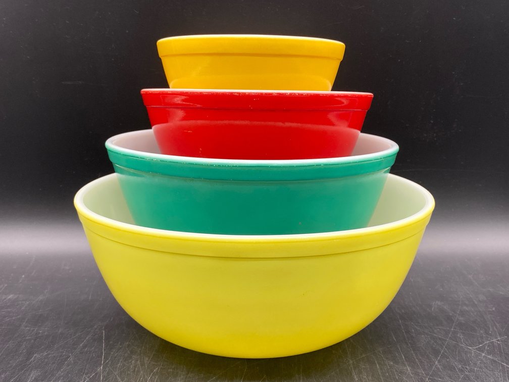 Pyrex Nesting Mixing Bowls