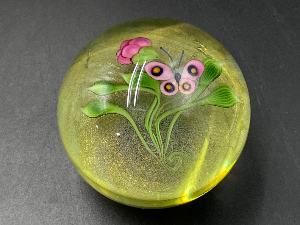 Lunberg Studio Limited Edition 1980 Glass Paperweight