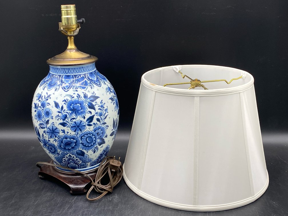 Oriental Style Floral Vase Table Lamp