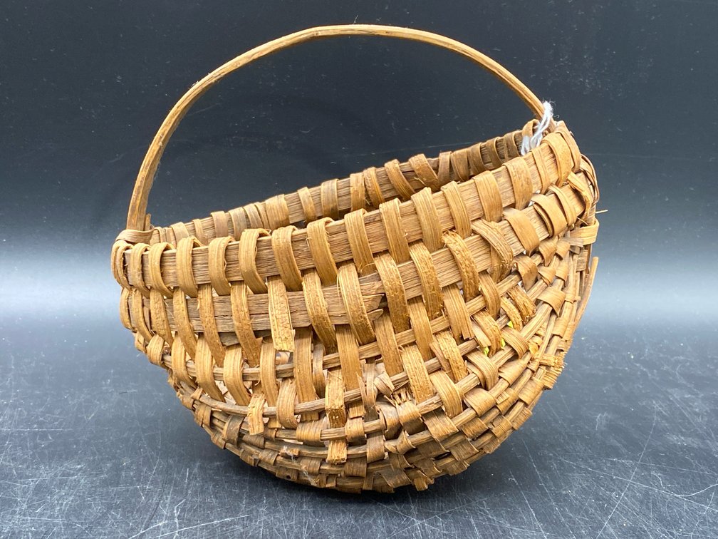 Small Buttocks Woven Splint Basket