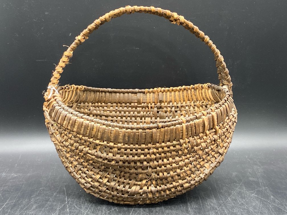 Primitive Buttocks Style Basket