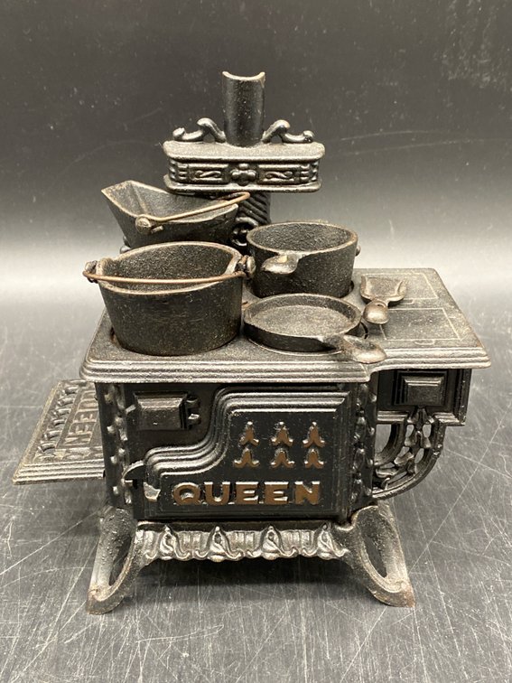 Queen Vintage Miniature Stove