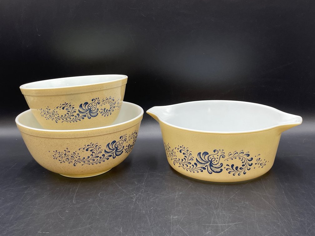 Pyrex "Homestead" Nesting Mixing Bowl