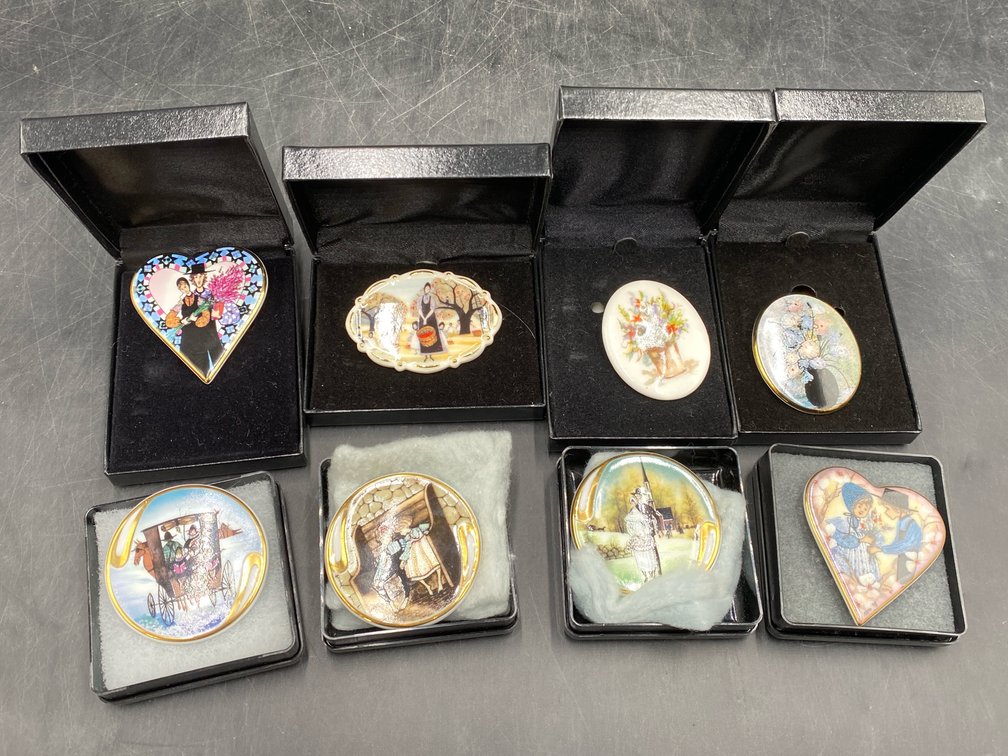 P. Buckley Moss Limited Edition Pins