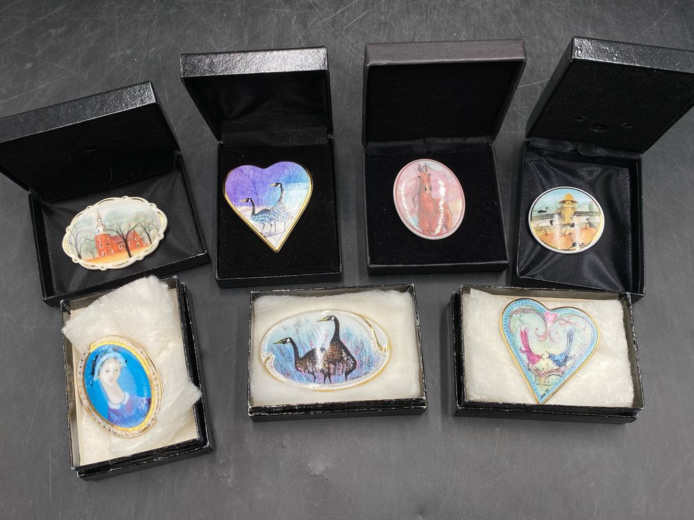 P. Buckley Moss Society Limited Edition Pins