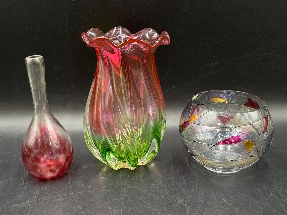 Art Glass Articles