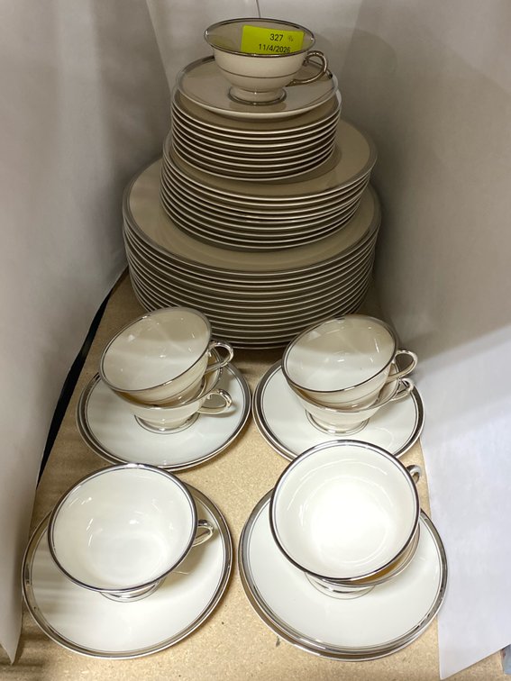 Franciscan Fine China “Huntington” Dinnerware Set