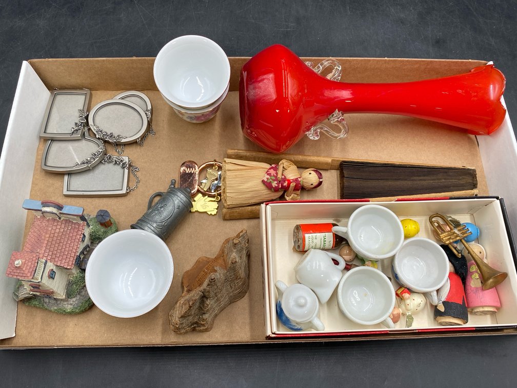 Assorted Trinkets & Decor