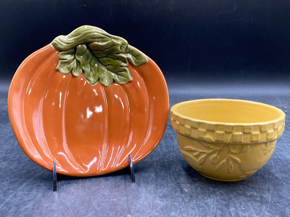Decorative Fall-Themed Stoneware