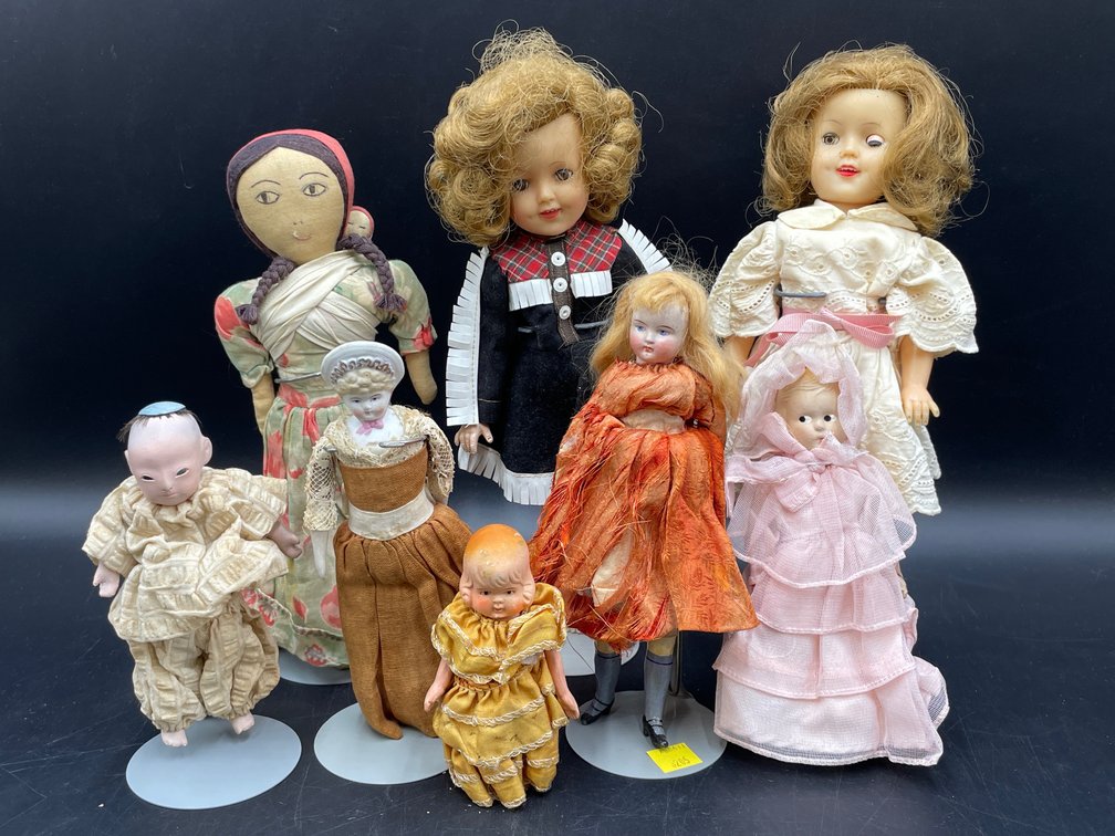 Vintage International Dolls