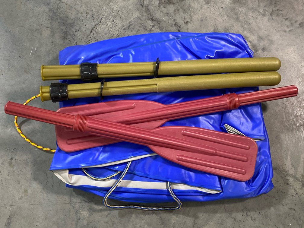 Free Spirit Inflatable Float & Oars