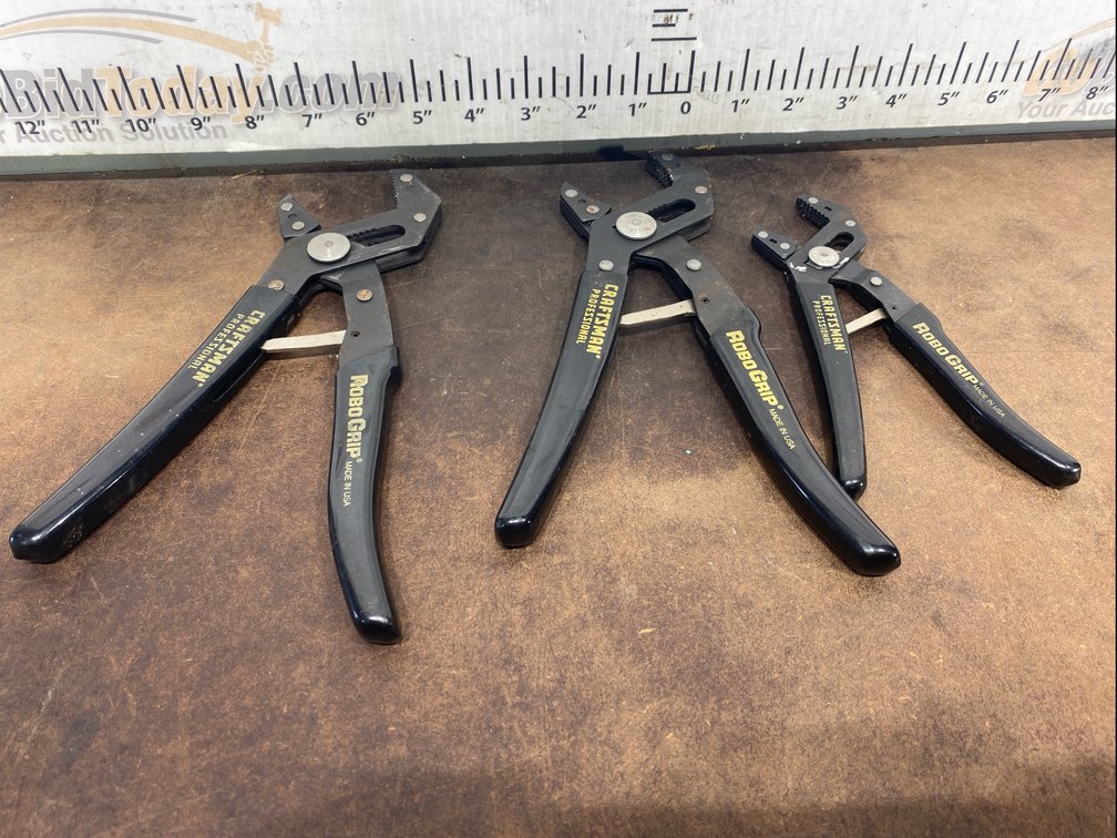 Craftsman Professional RoboGrip Pliers, Approx. 3 Pieces