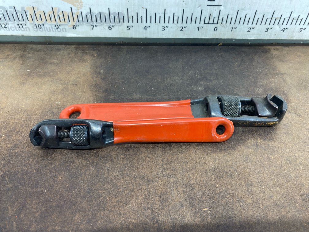 Approx. 2 Adjustable Tubing Wrenches