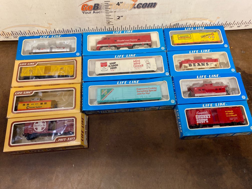 Life-Like HO Scale Campbell Soup Locomotive and Train Cars Lot