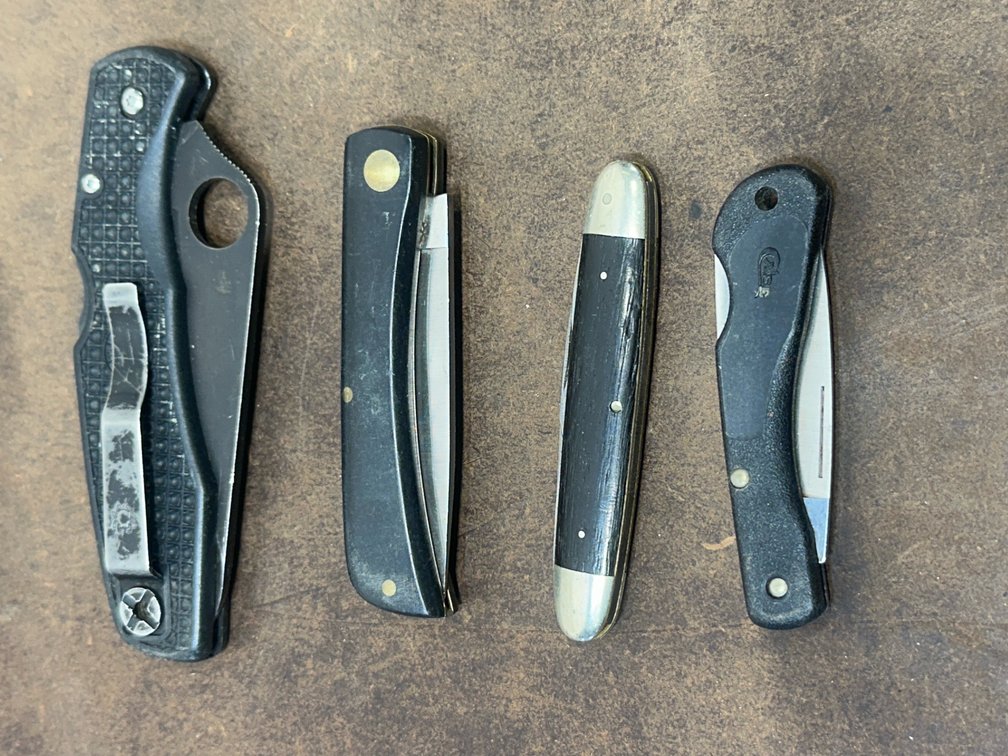 approx. 4 Folding Pocket Knives