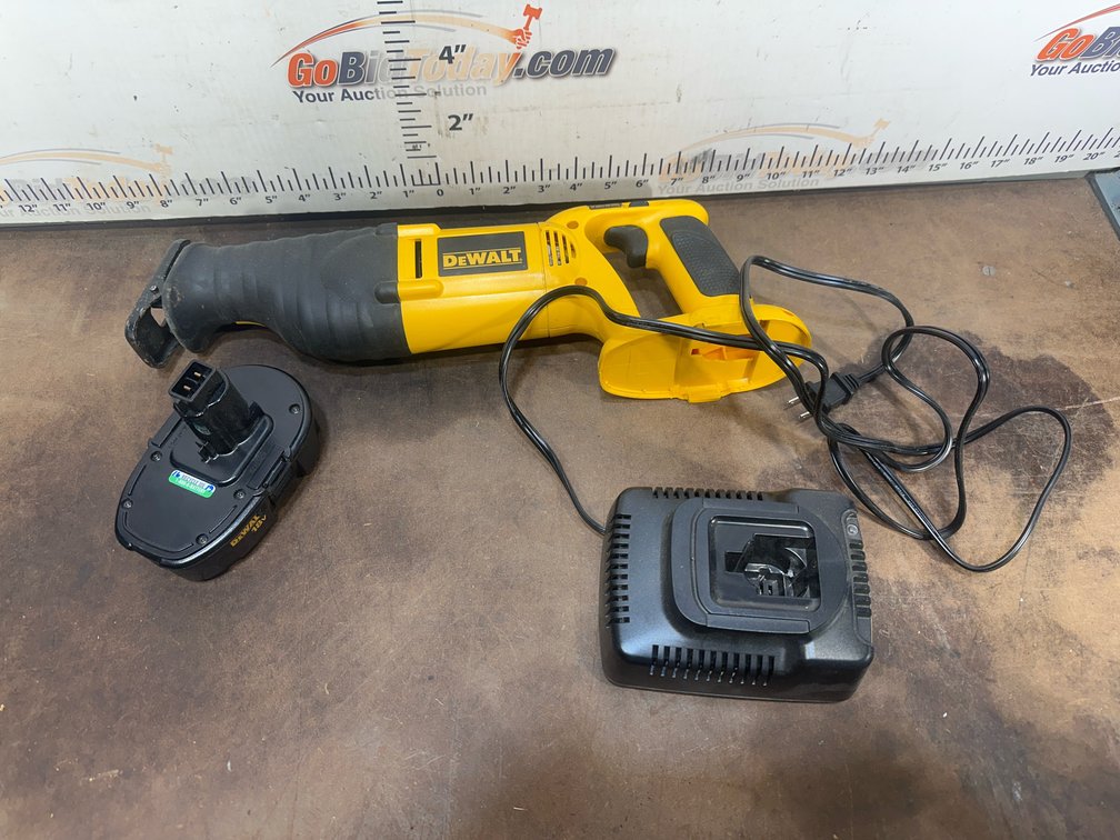 DEWALT 18V Cordless Reciprocating Saw or Sawsall with Battery and Charger
