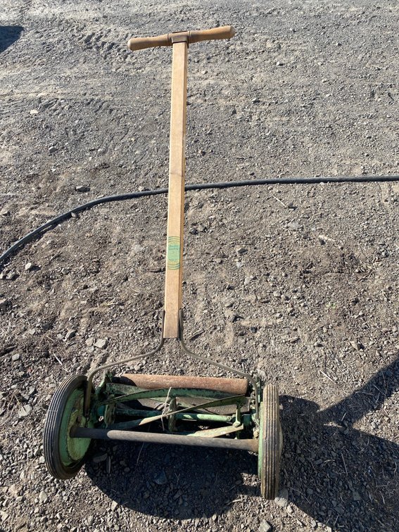 Montgomery Ward Master Quality Push Reel Lawn Mower Model 84-FN-8256