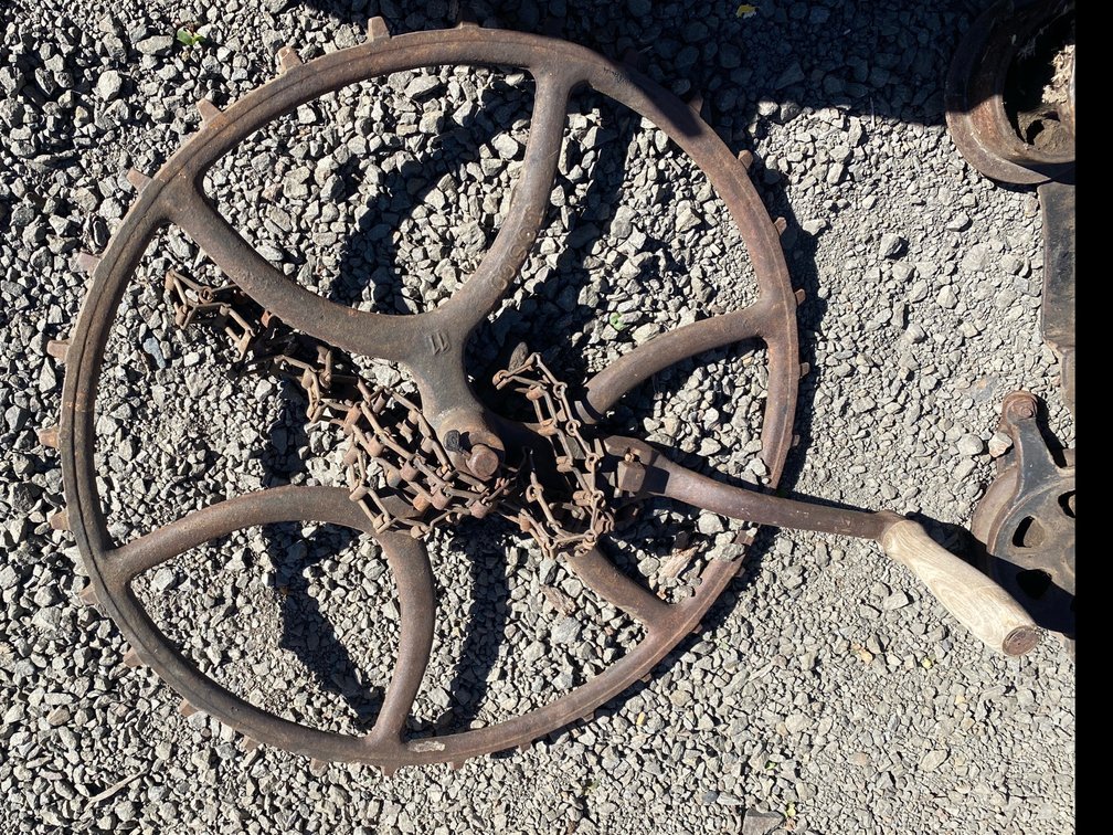 Cast Iron Sprocket Wheel with Hand Crank and Link Chain