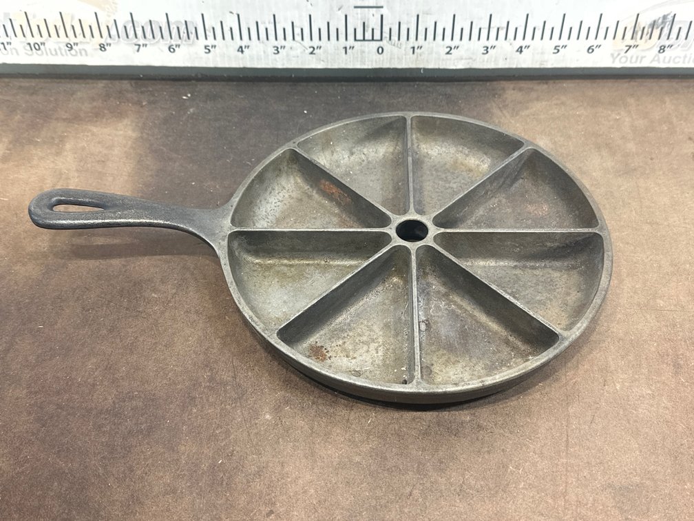 Cast Iron 8-Wedge Cornbread Skillet Pan