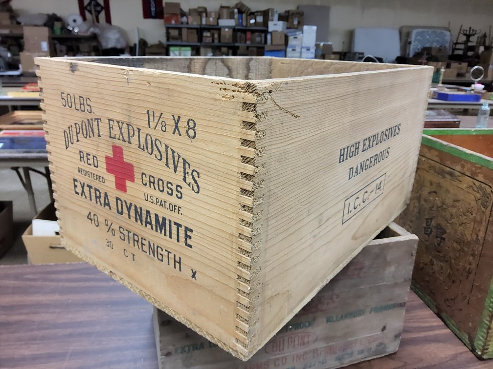 DuPont Extra Dynamite crate