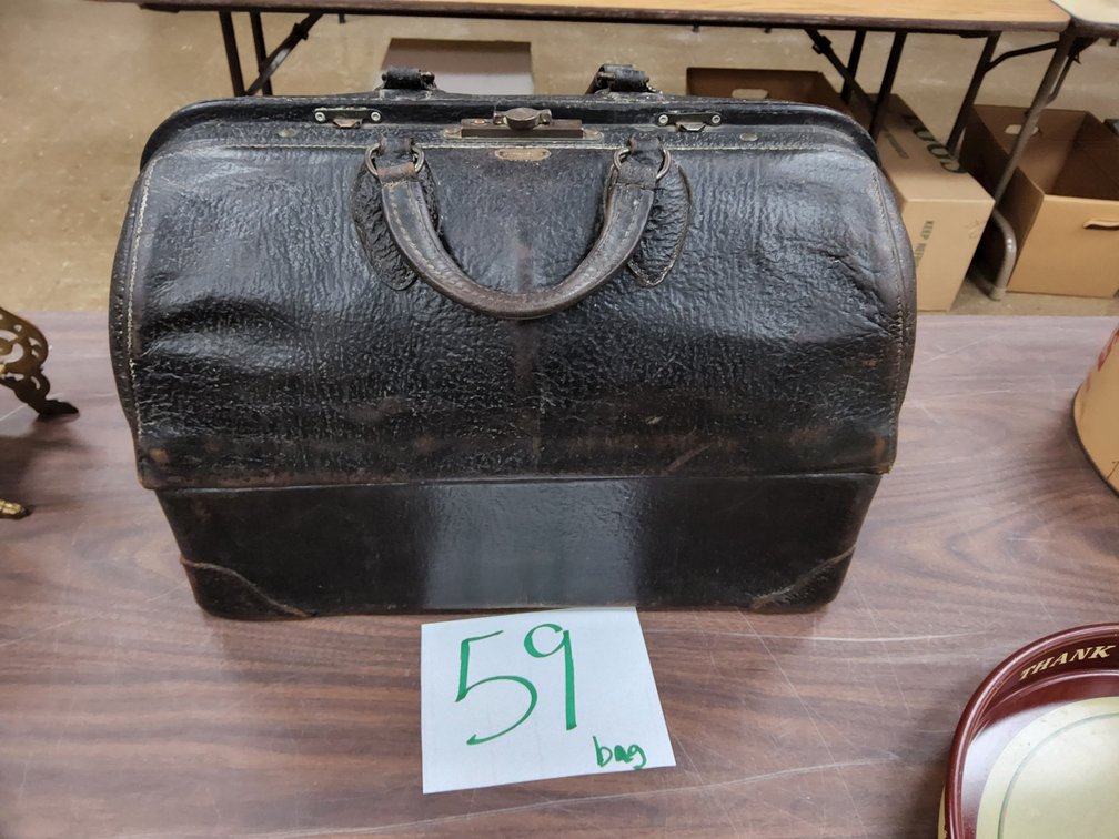 Classic Emdee Doctors black leather bag by Schell