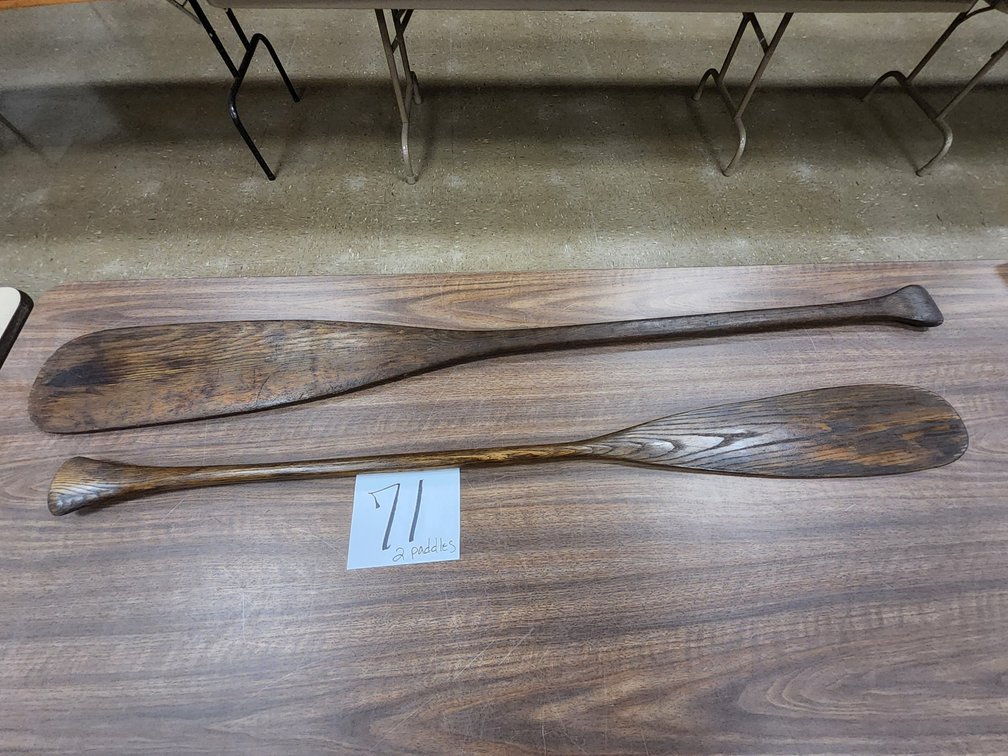 2 canoe paddles