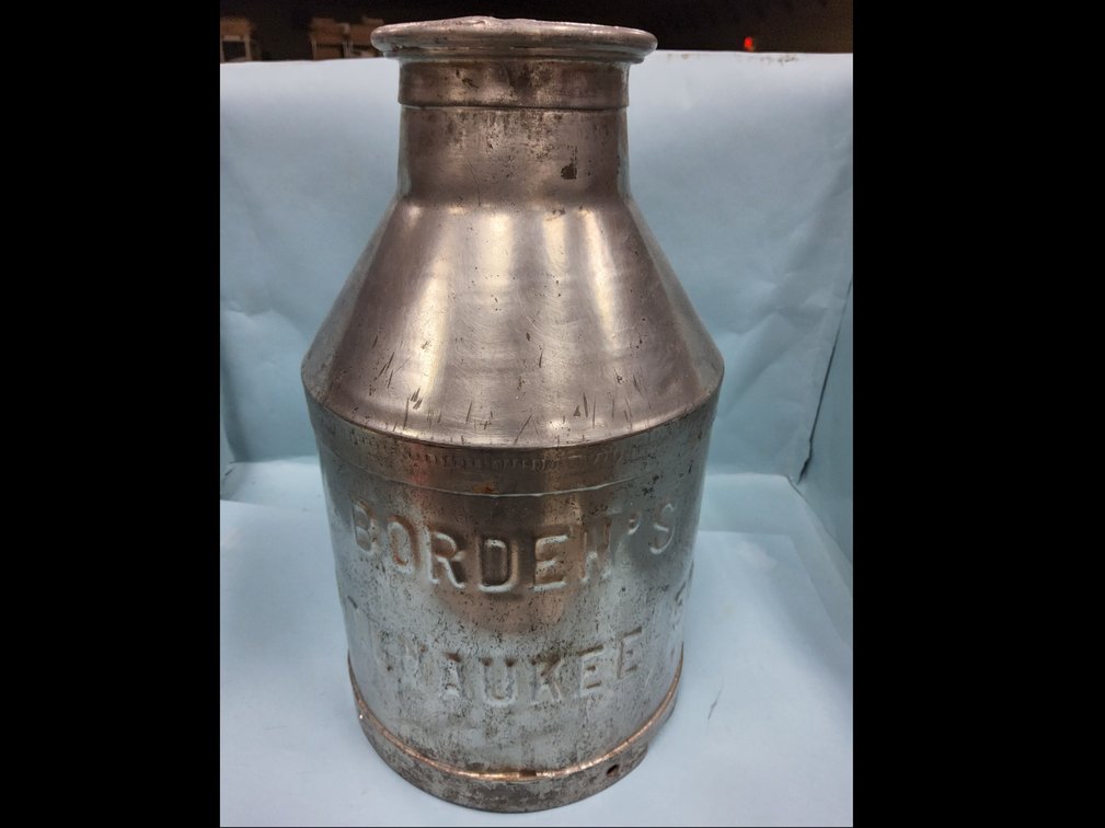 Borden's Milwaukee 2 gl cream can