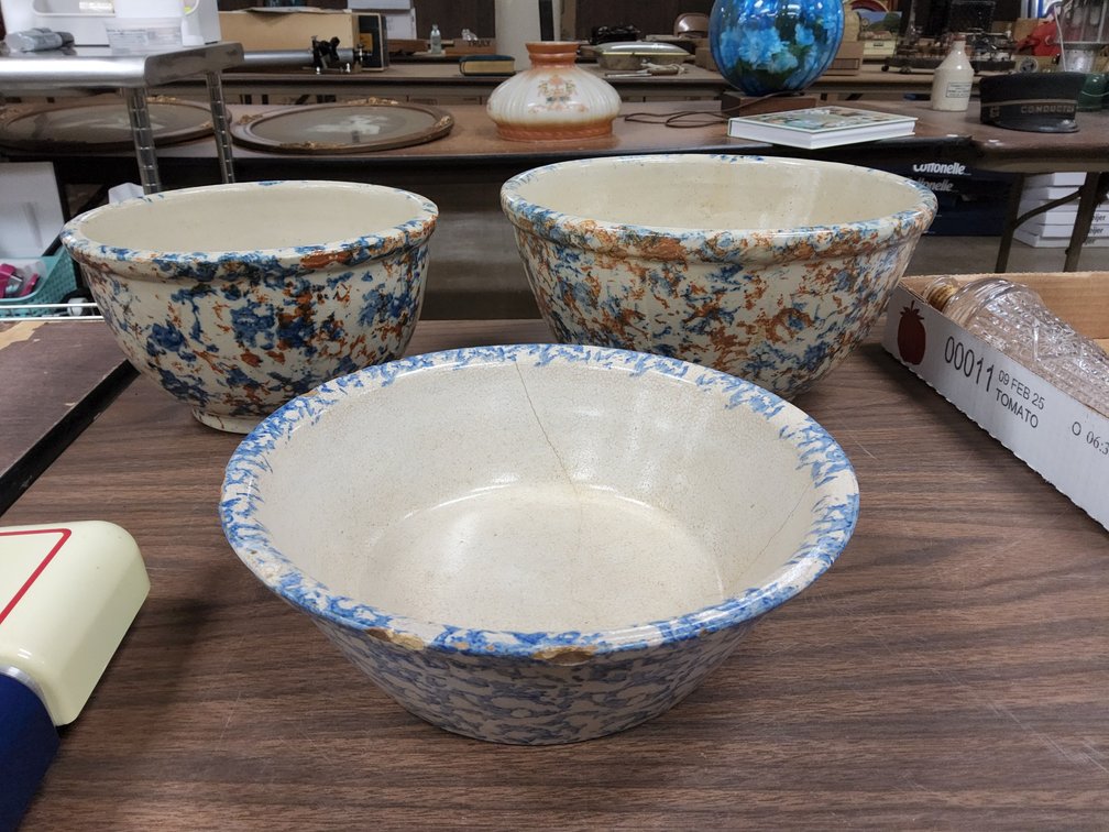 Red Wing and other spongeware bowls