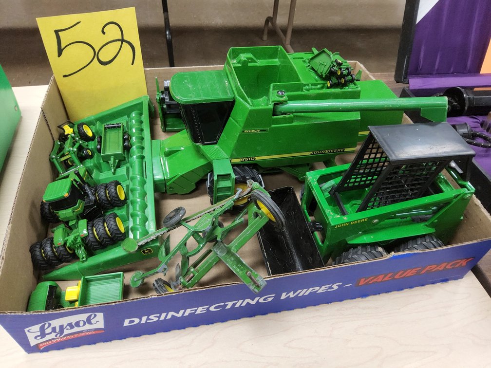 Assorted John Deere farm toys