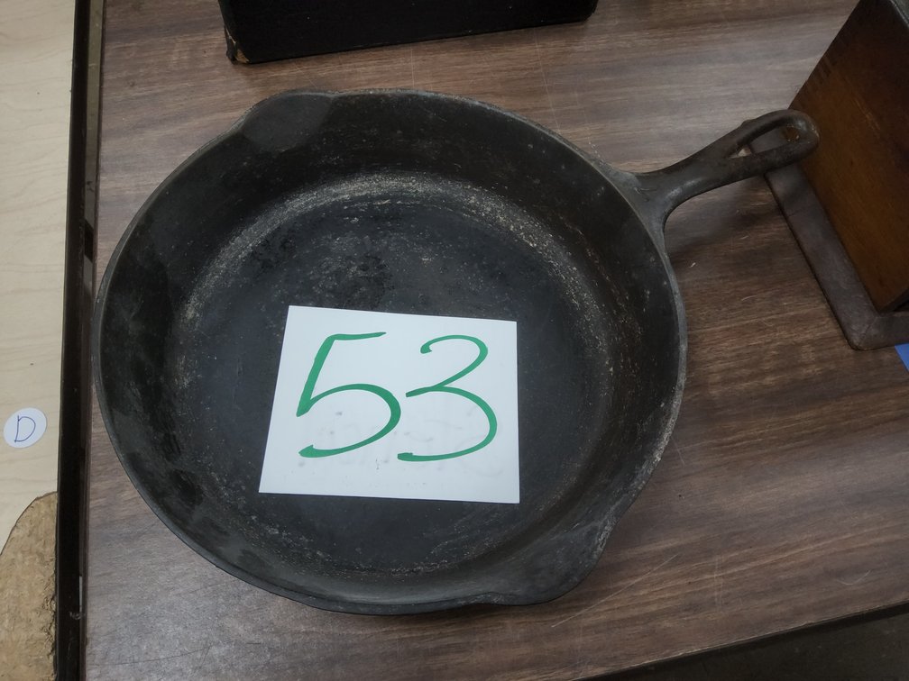 Griswold No. 7, 701 cast iron fry pan