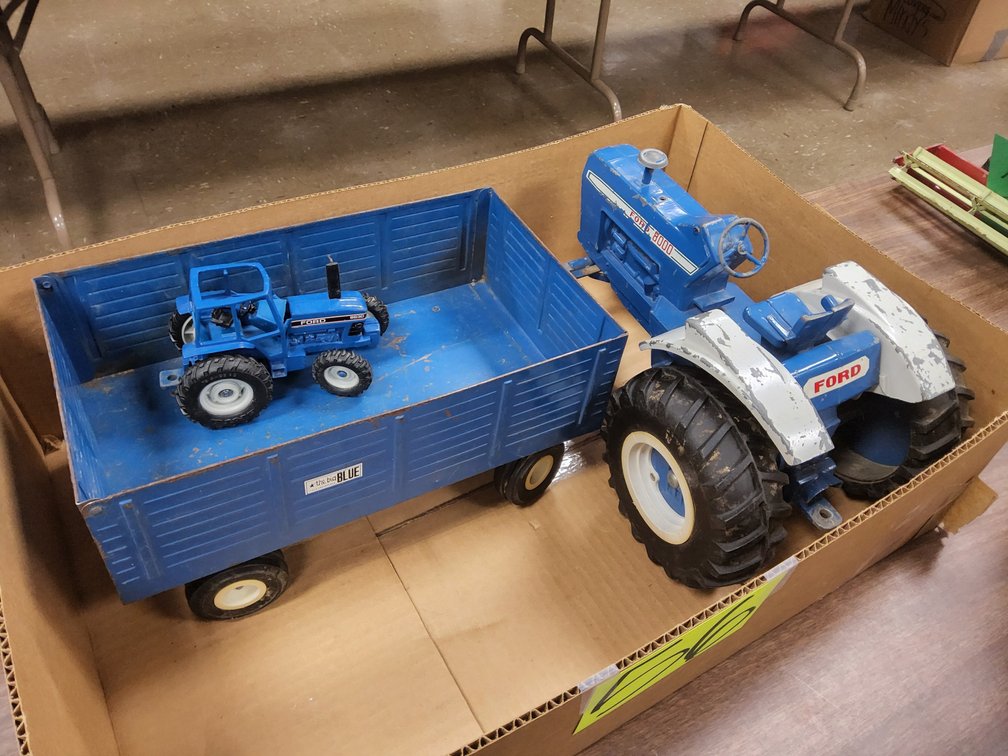 Assorted Ford Farm toys