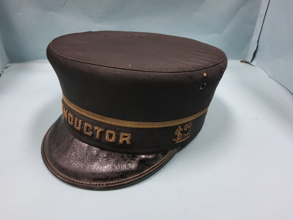Size 7 Soo Line RR gold bullion conductors cap