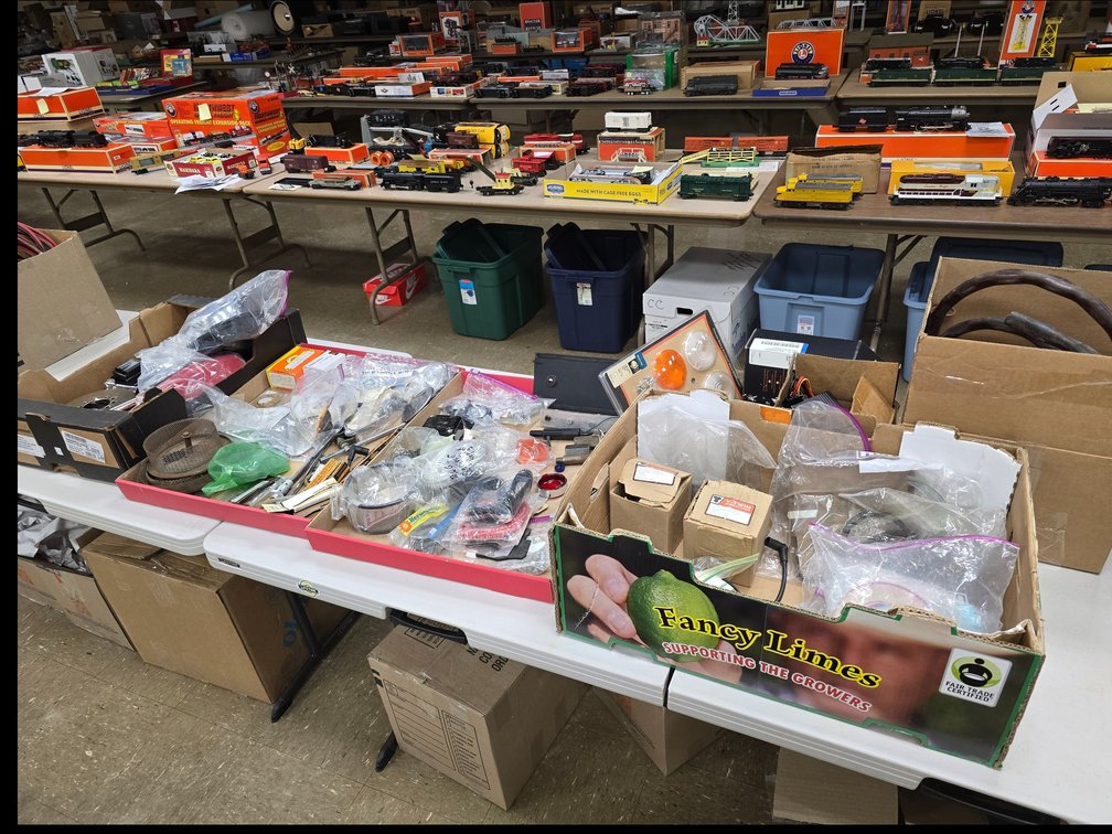 Large quantity of New & Old Harley parts & accessories and other bike related items.