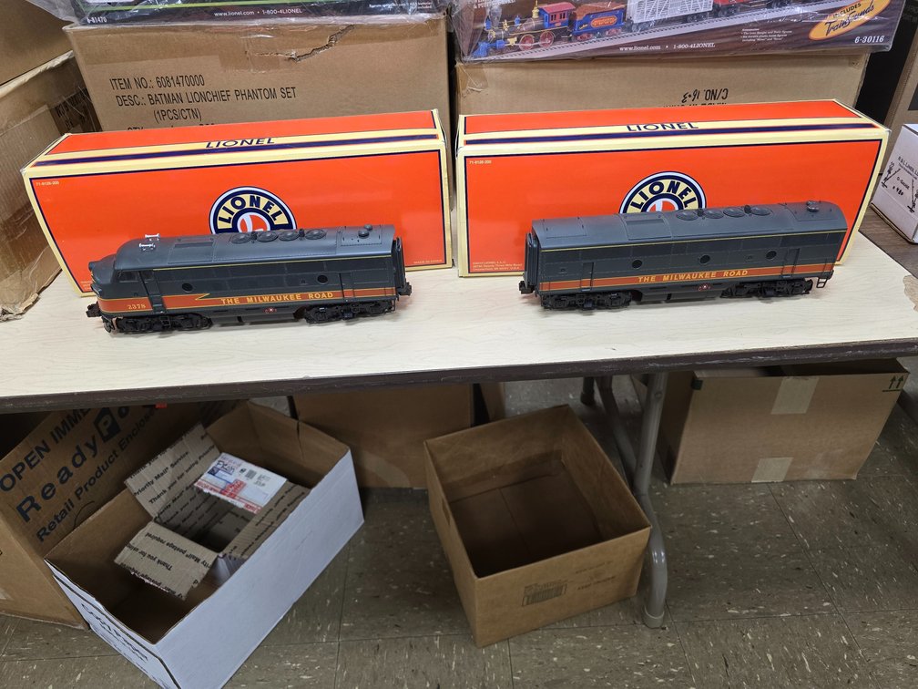 Lionel Postwar Milwaukee Road A&B Units 6-34587 (2378) & 6-34588