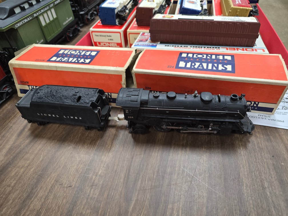 Lionel 224, 2-6-2 locomotive and 2224W Whistle Tender with boxes