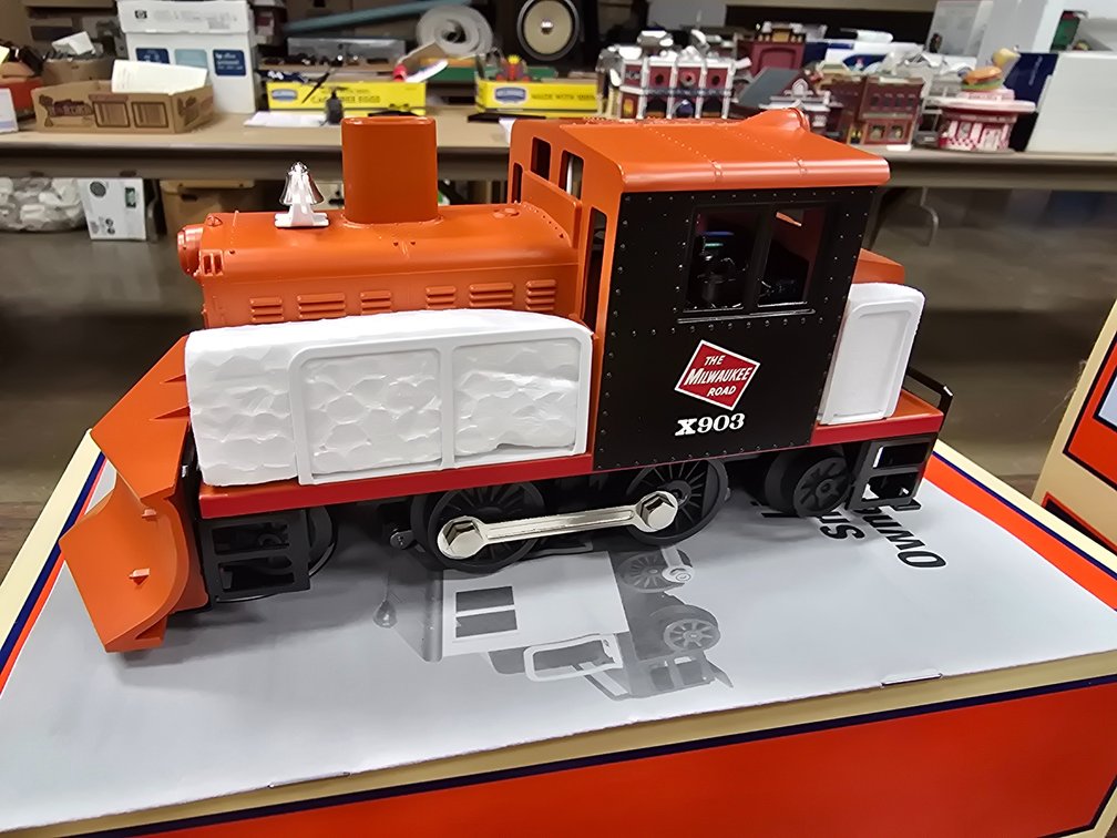 Lionel Milwaukee Road Motorized Snow Plow 6-28413 and box