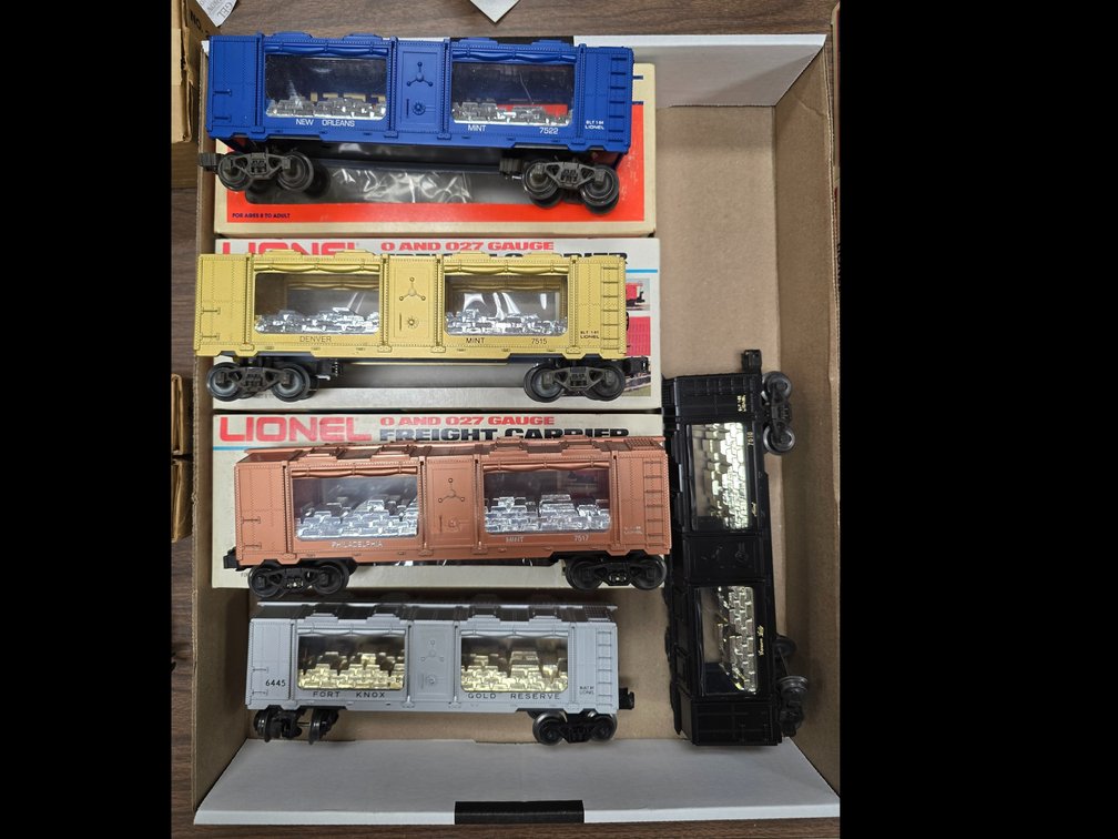 4 Lionel Mint Cars and a Fort Knox Gold Reserve