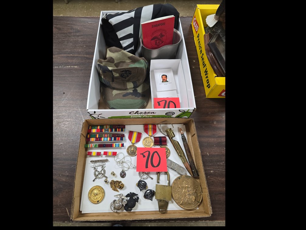 Assorted USMC ribbon bars, medals, insignia and other military related items including Gulf War Most wanted cards
