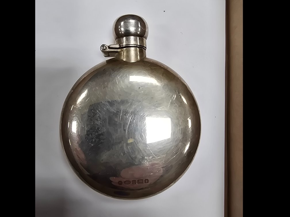 Sterling silver flask. 81g