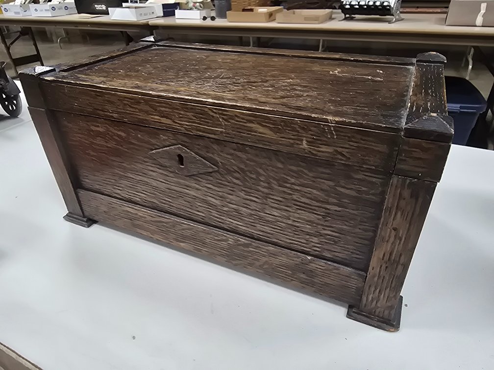 Quarter sawed oak A&C chest