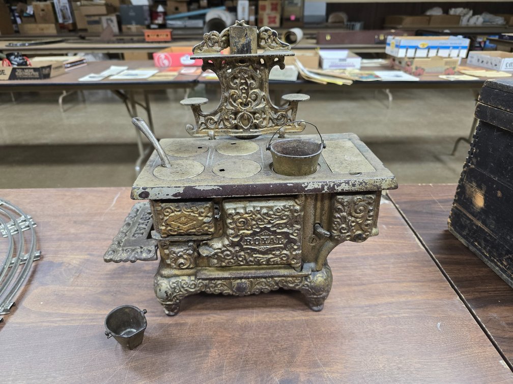 Royal cast iron doll stove