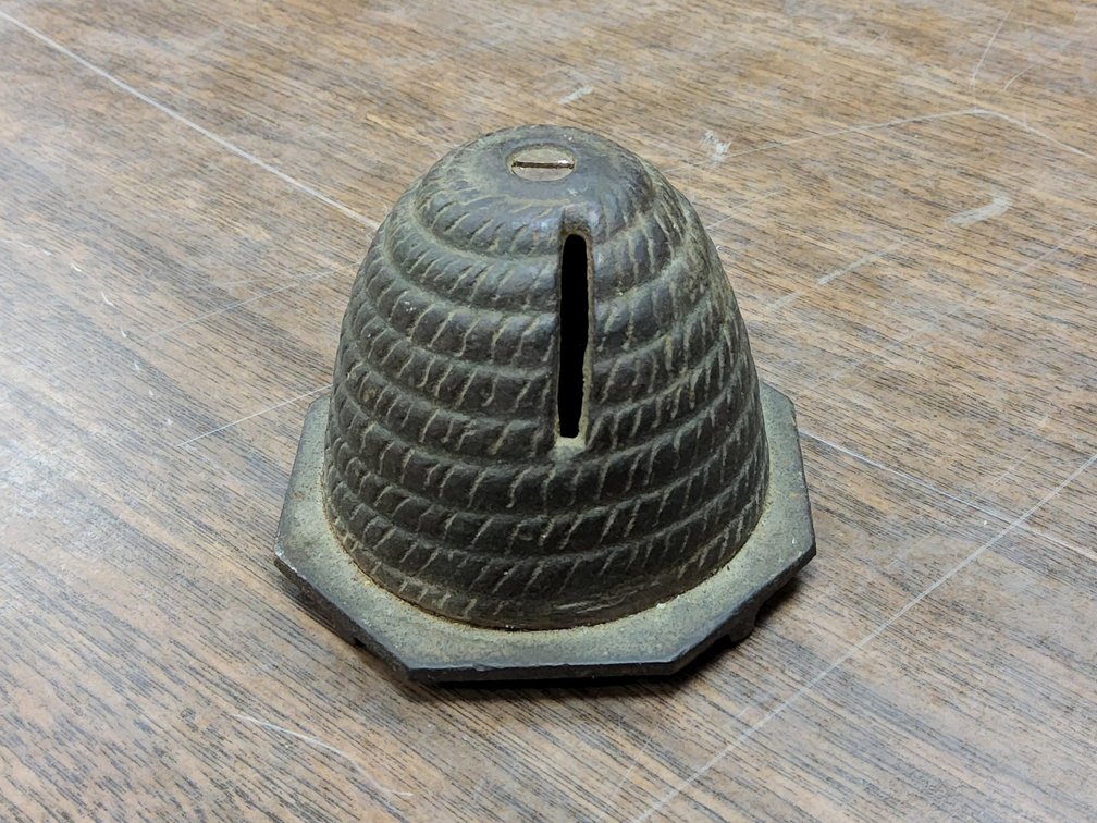 Cast iron bee skep still bank
