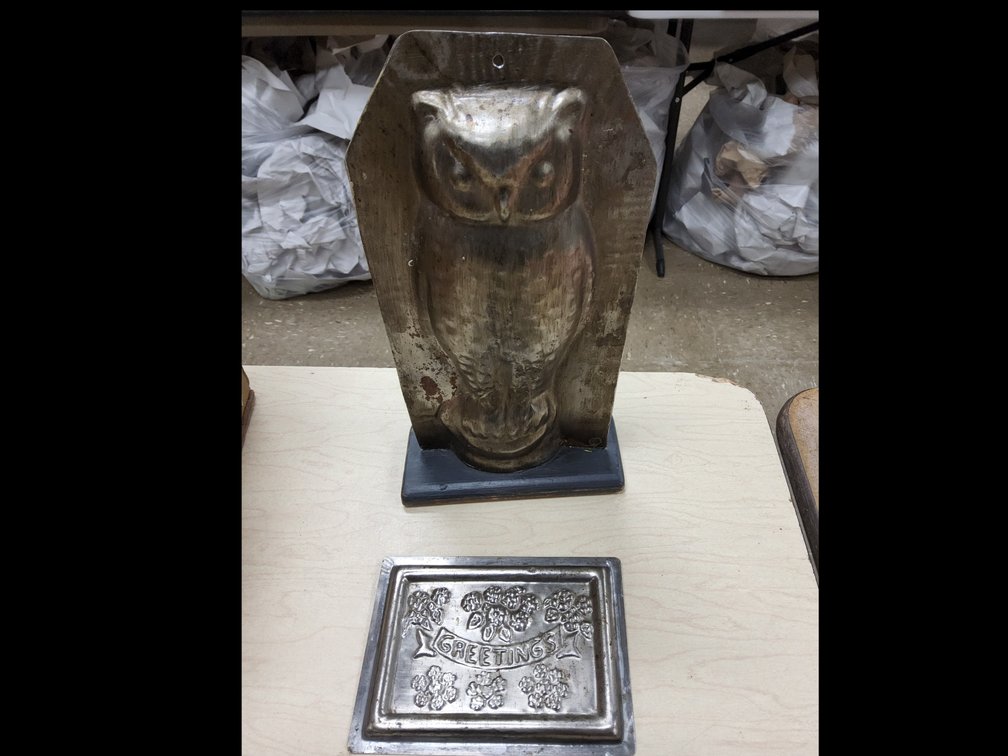 Owl and"Greetings" chocolate molds 