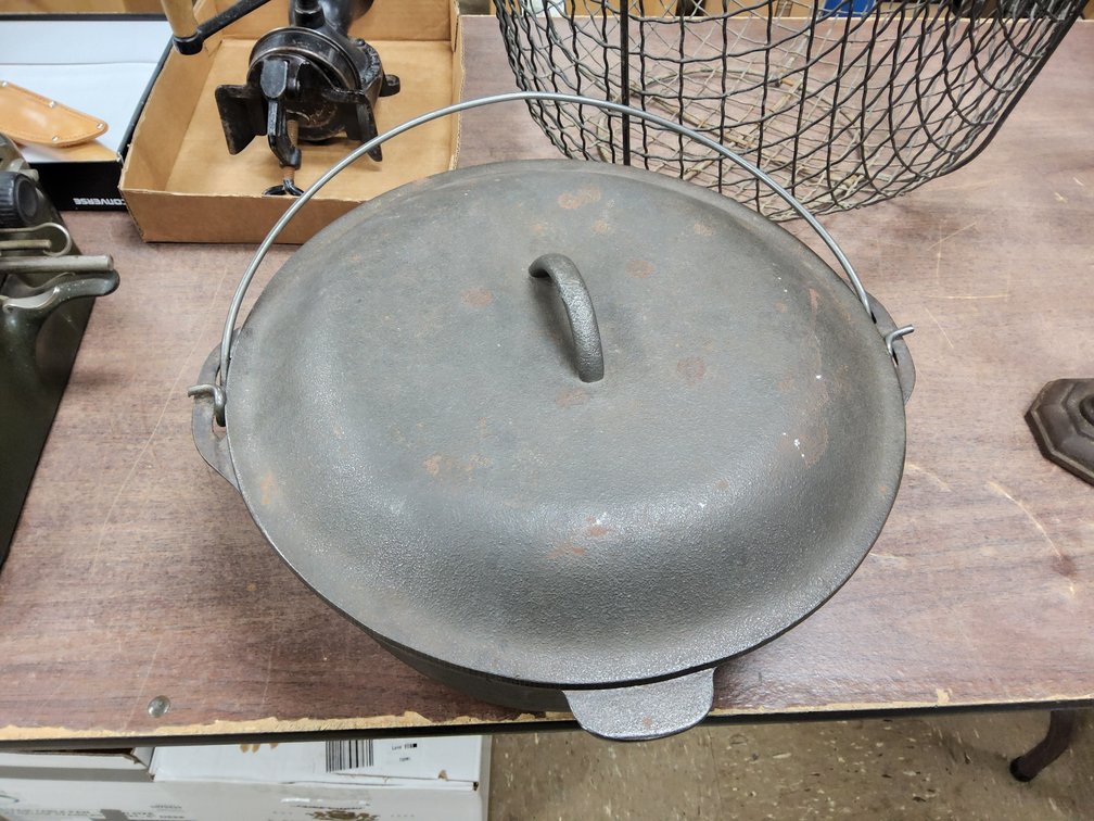 No. 10 cast iron Dutch oven