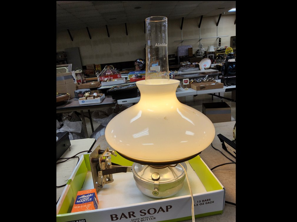 Aladdin caboose lamp with electric burner