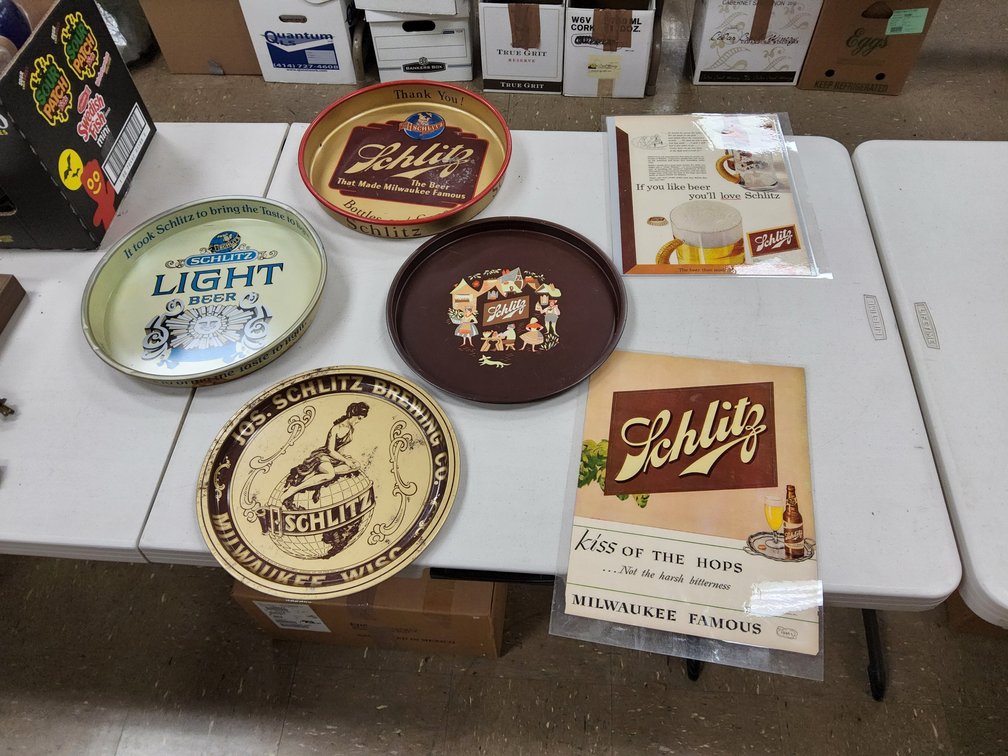 4 Schlitz trays and 2 laminates 