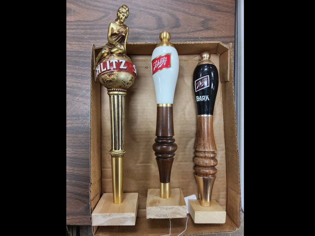 3 Schlitz tap handles