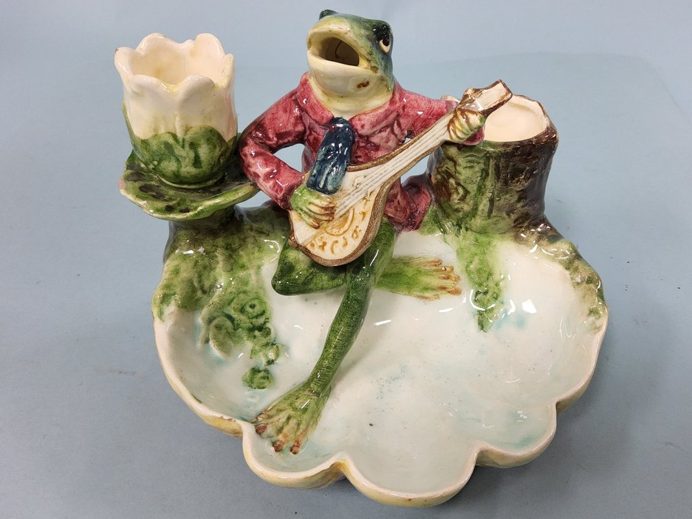 Majolica guitar playing figural frog ashtray