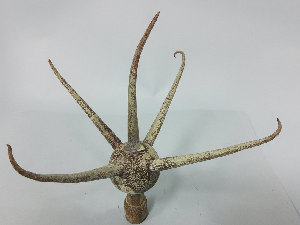 Multi spiked lightning rod finial