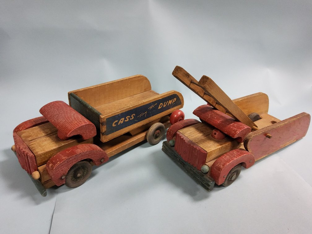 Cass Tiny Town Firetruck and Dump Truck